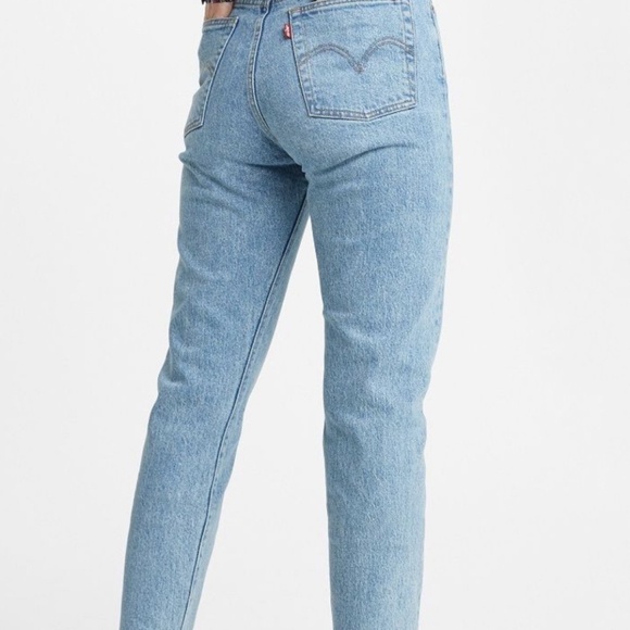 Levi’s | 24 Wedgie Fit Straight Jeans – Light Blue Wash - Picture 2 of 10